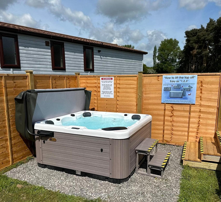 lodge-hottub